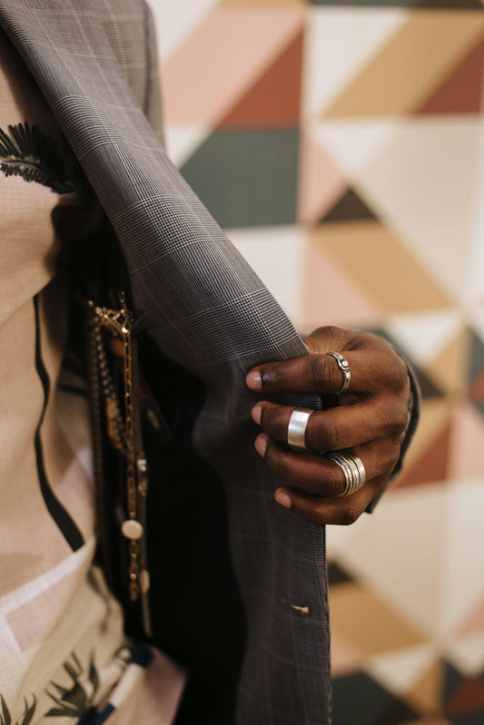 Ultimate Guide: Men's Wedding Rings - Find the Perfect Band and Ring Size for Your Big Day