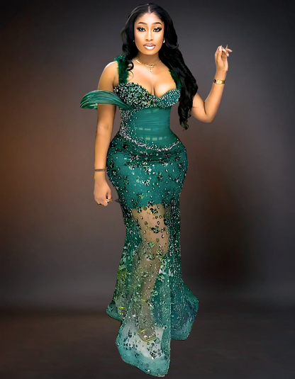 Emerald green luxury long prom lace dress, elegant evening wear for special occasions.